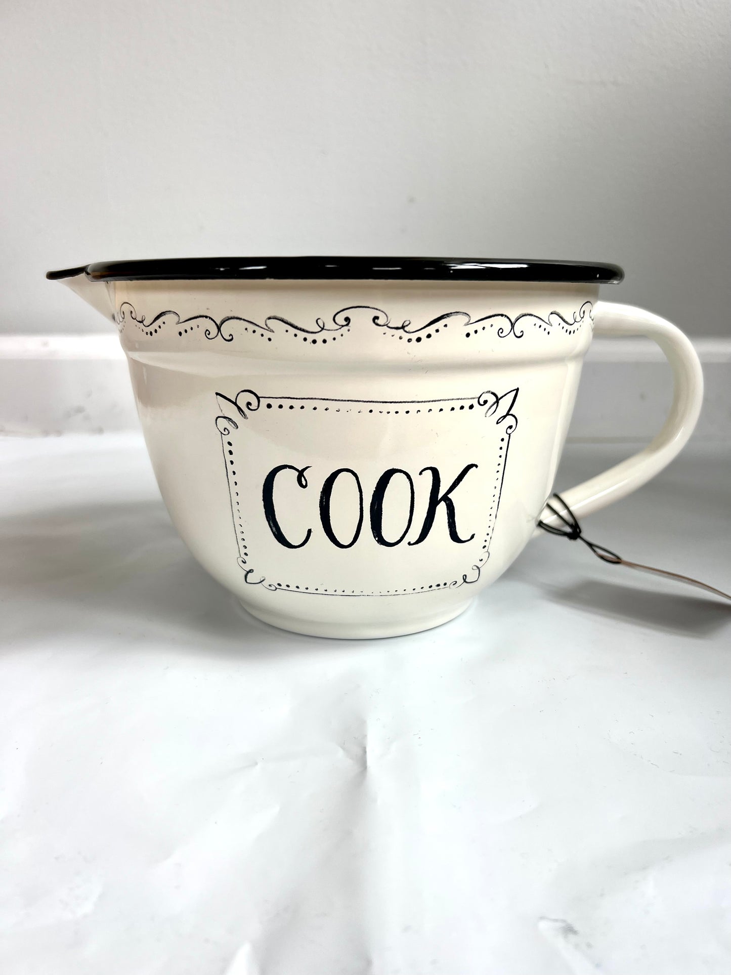 Enameled 2.5 Quart Cup