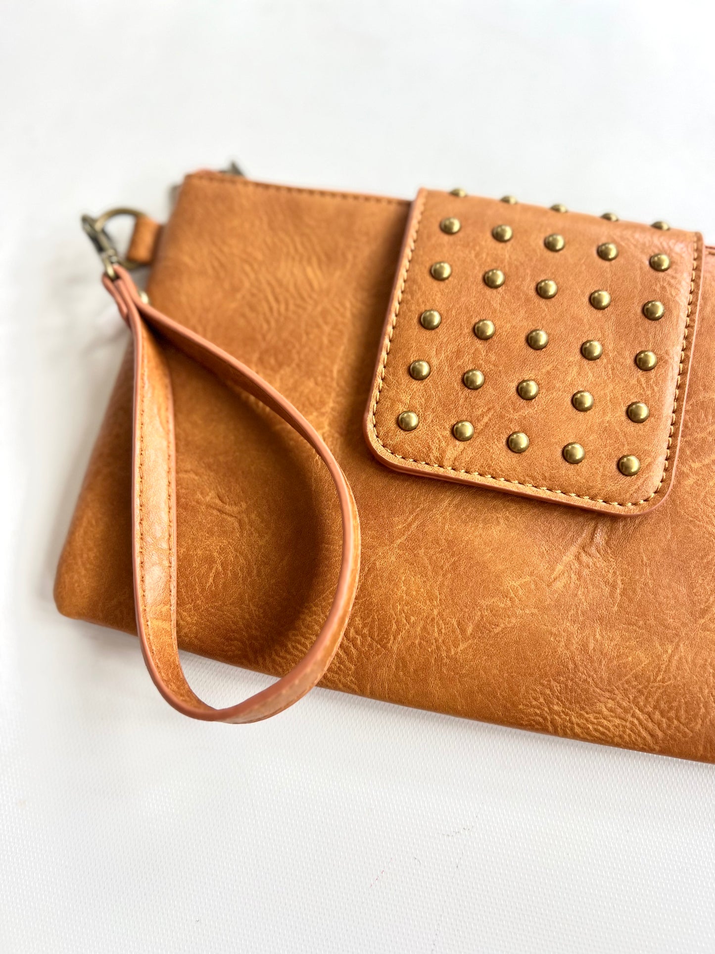 Riviera Maya Rivet Clutch