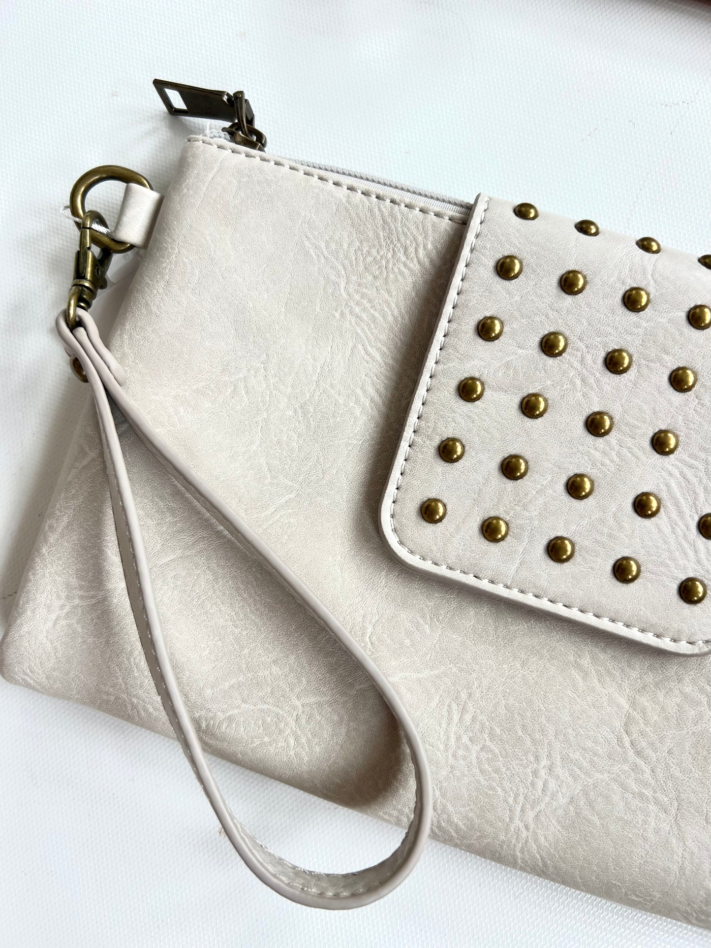 Riviera Maya Rivet Clutch