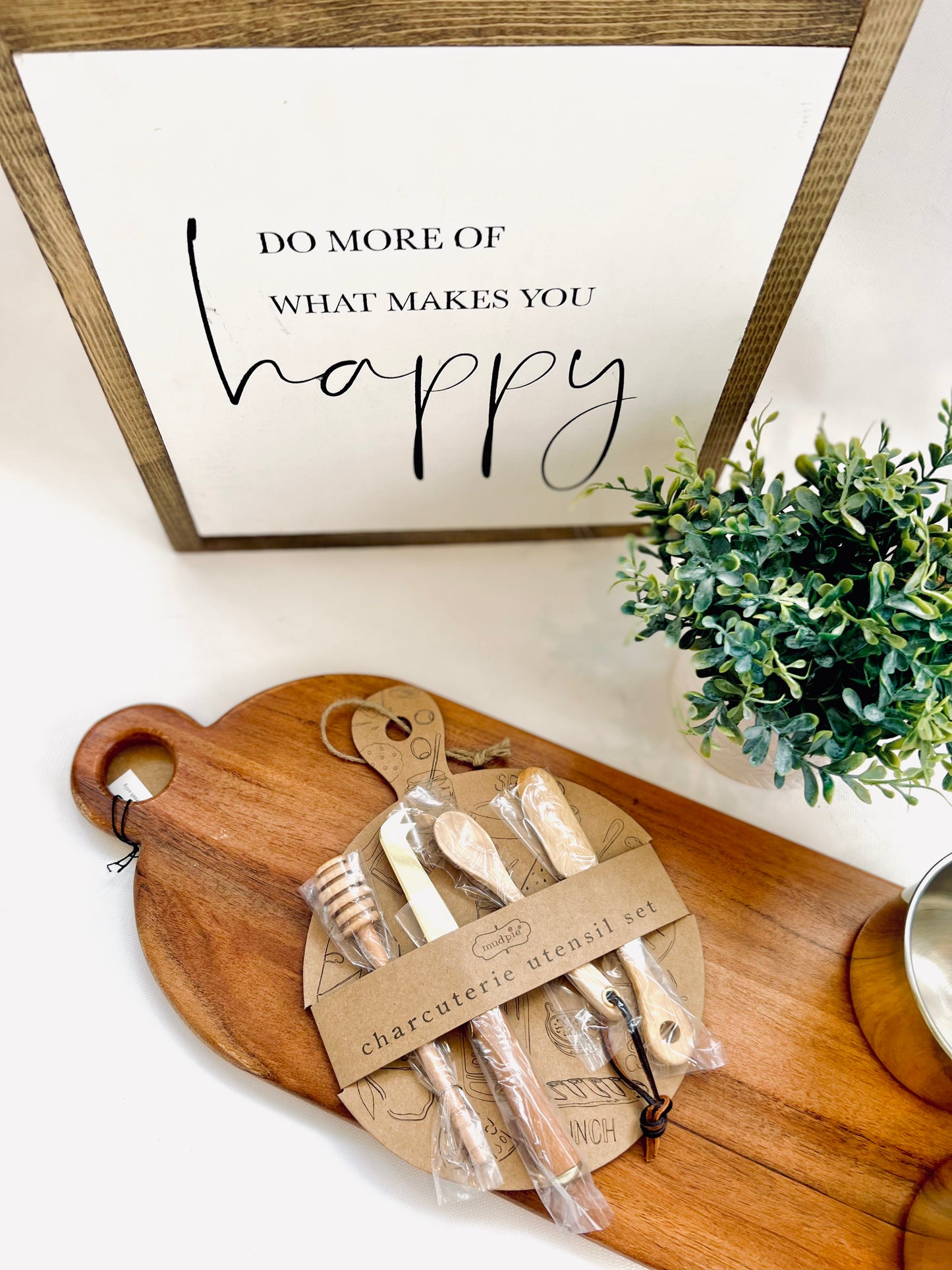 Acacia Wood Cheese/Cutting Board with Handle