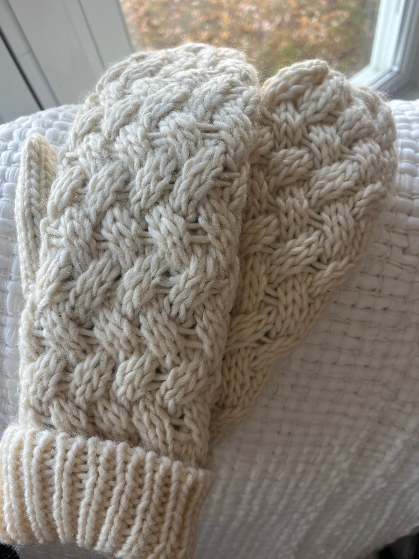 Cream Basketweave Mitten