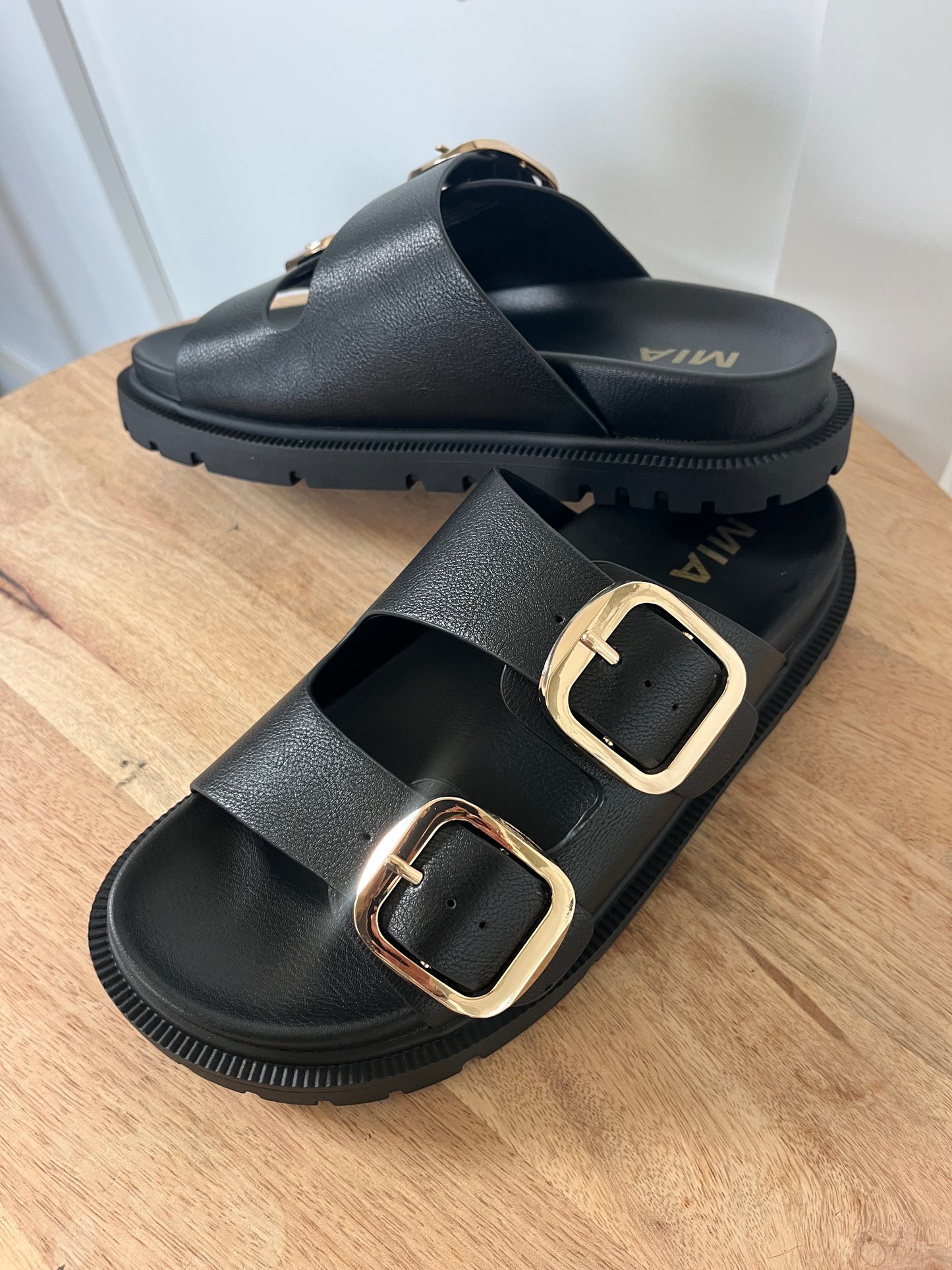 Gen Sandal -Black