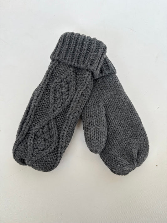 Dk Grey Cable Knit Mitten