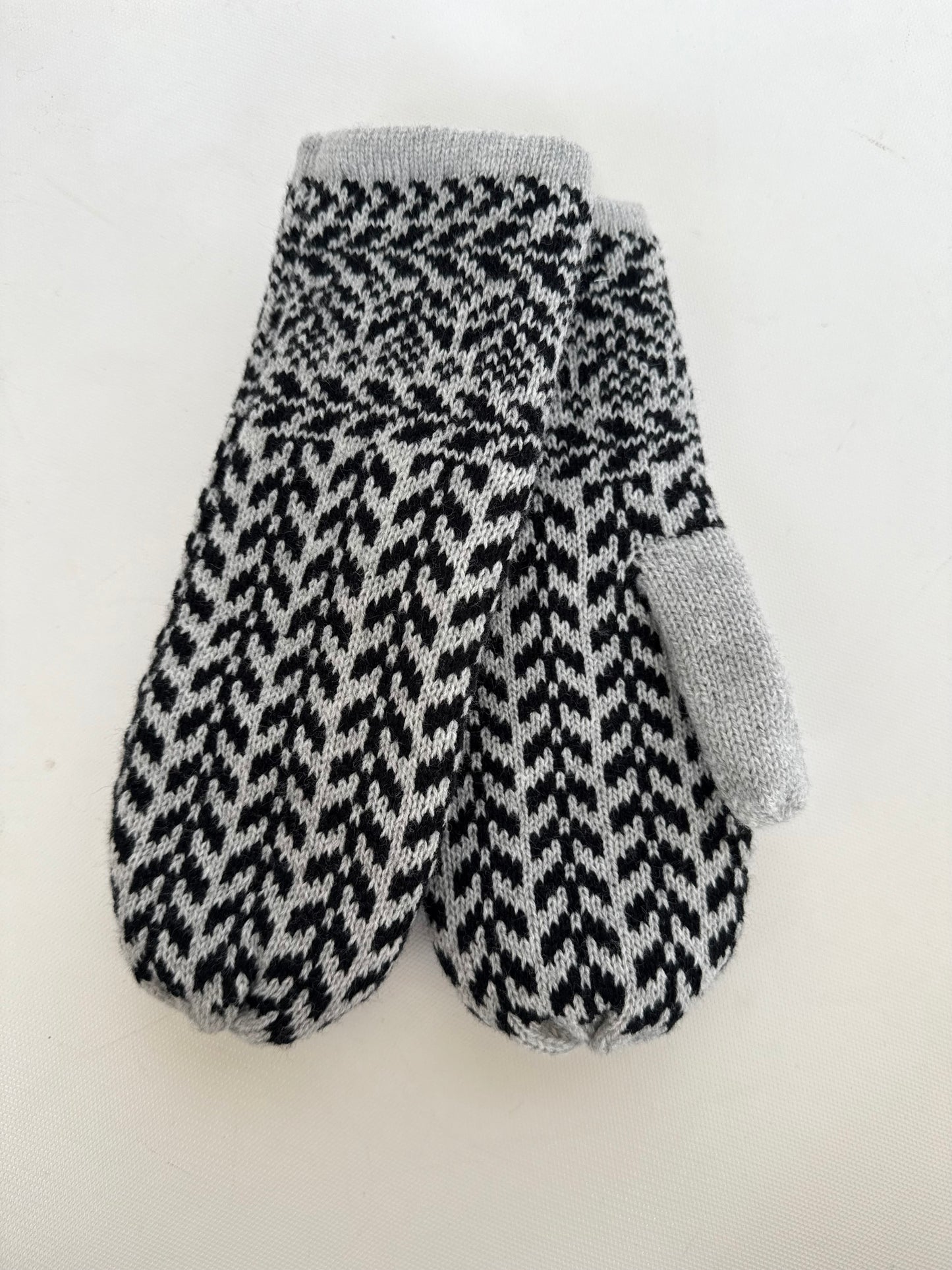 Grey/Black Herringbone Mitten