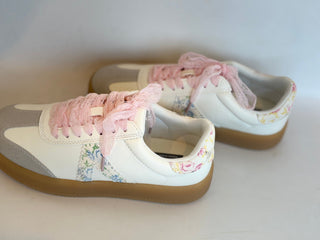 Axel Sneaker - A Bushel & A Peck