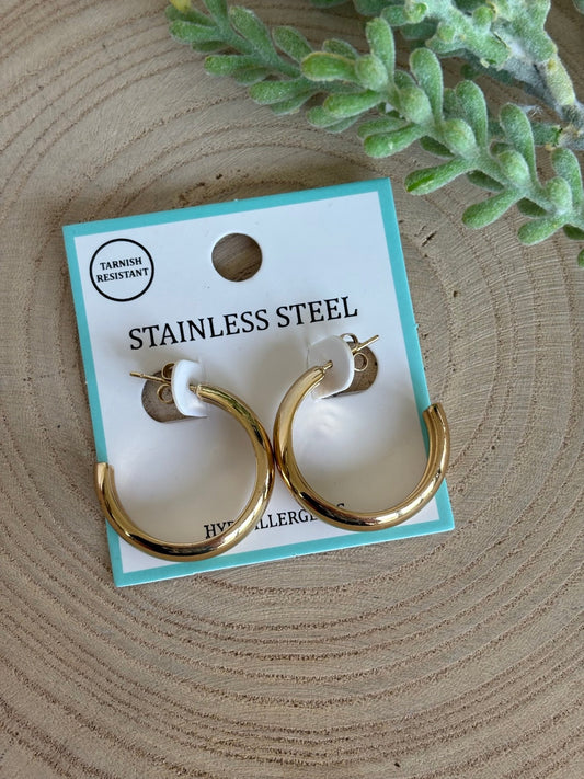 Flat Gold Hoop 1" Earring - A Bushel & A Peck