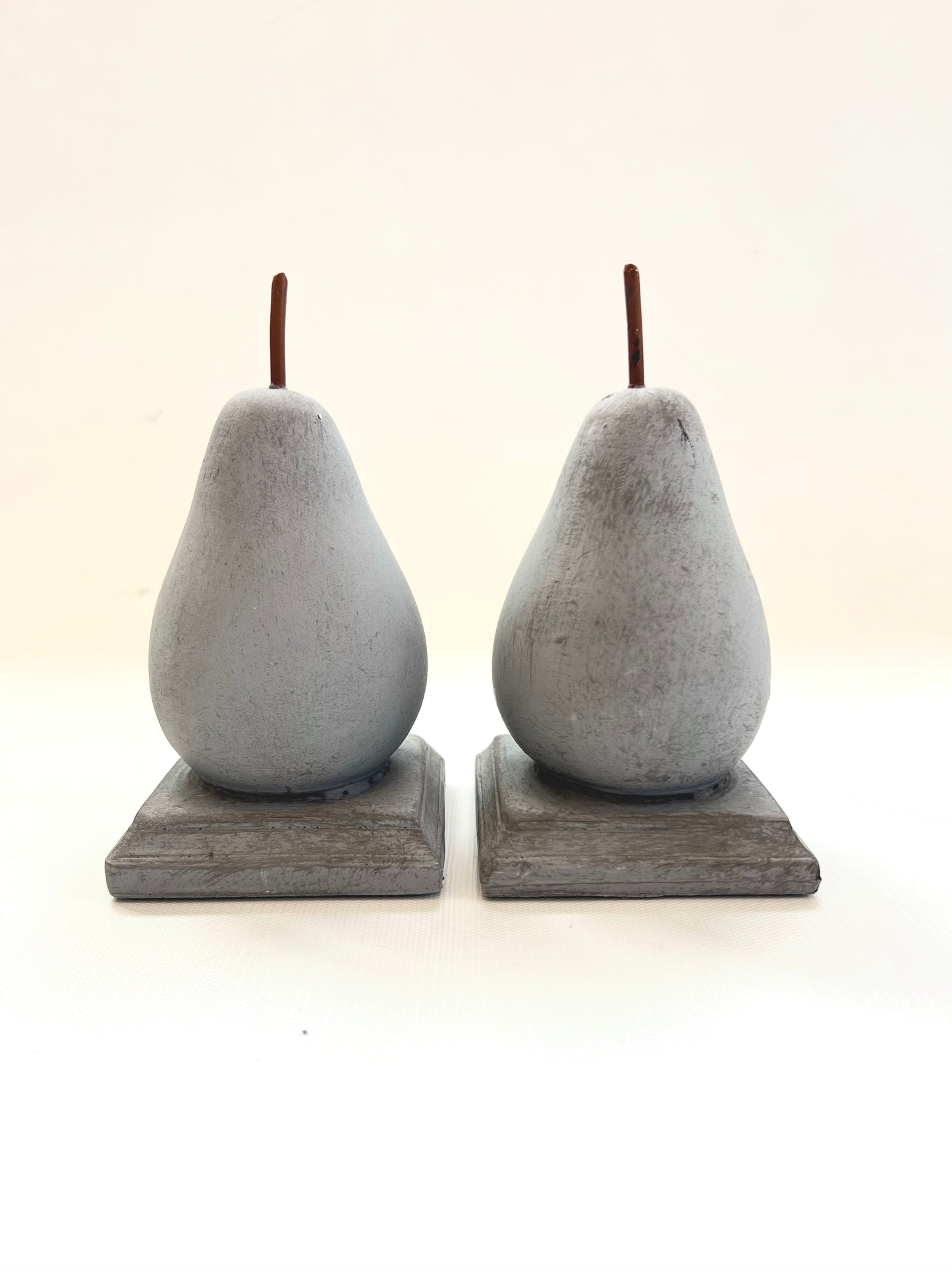 Pear bookend